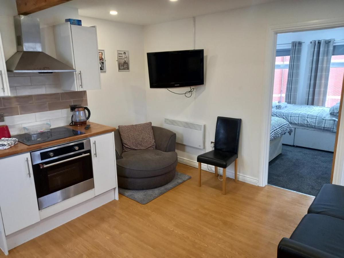 Apartment With Roof Terrace Close To City Centre Cardiff Exterior foto