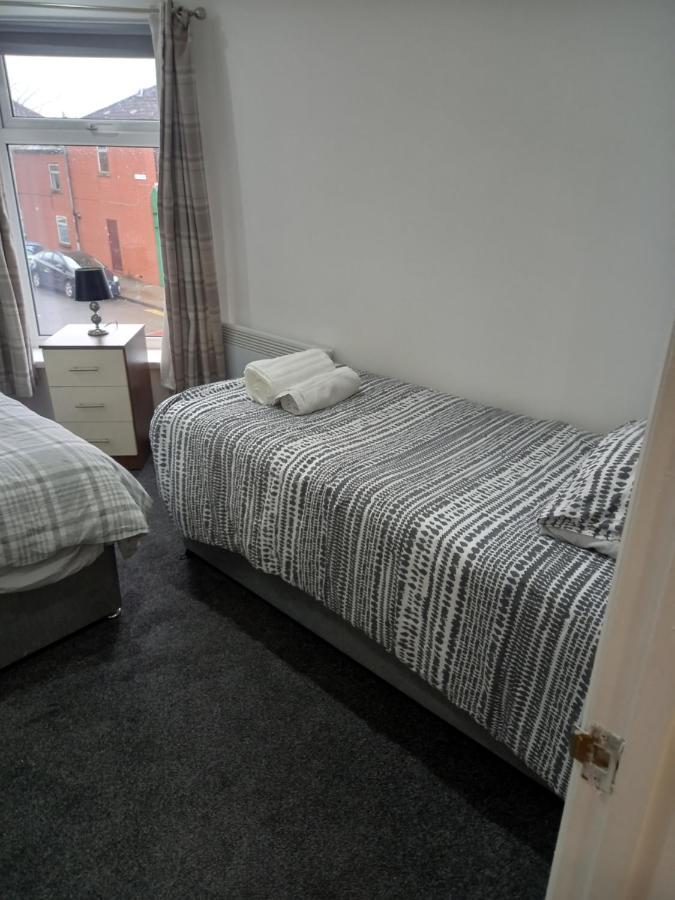 Apartment With Roof Terrace Close To City Centre Cardiff Exterior foto