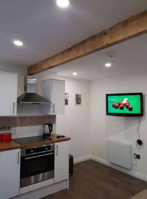 Apartment With Roof Terrace Close To City Centre Cardiff Exterior foto