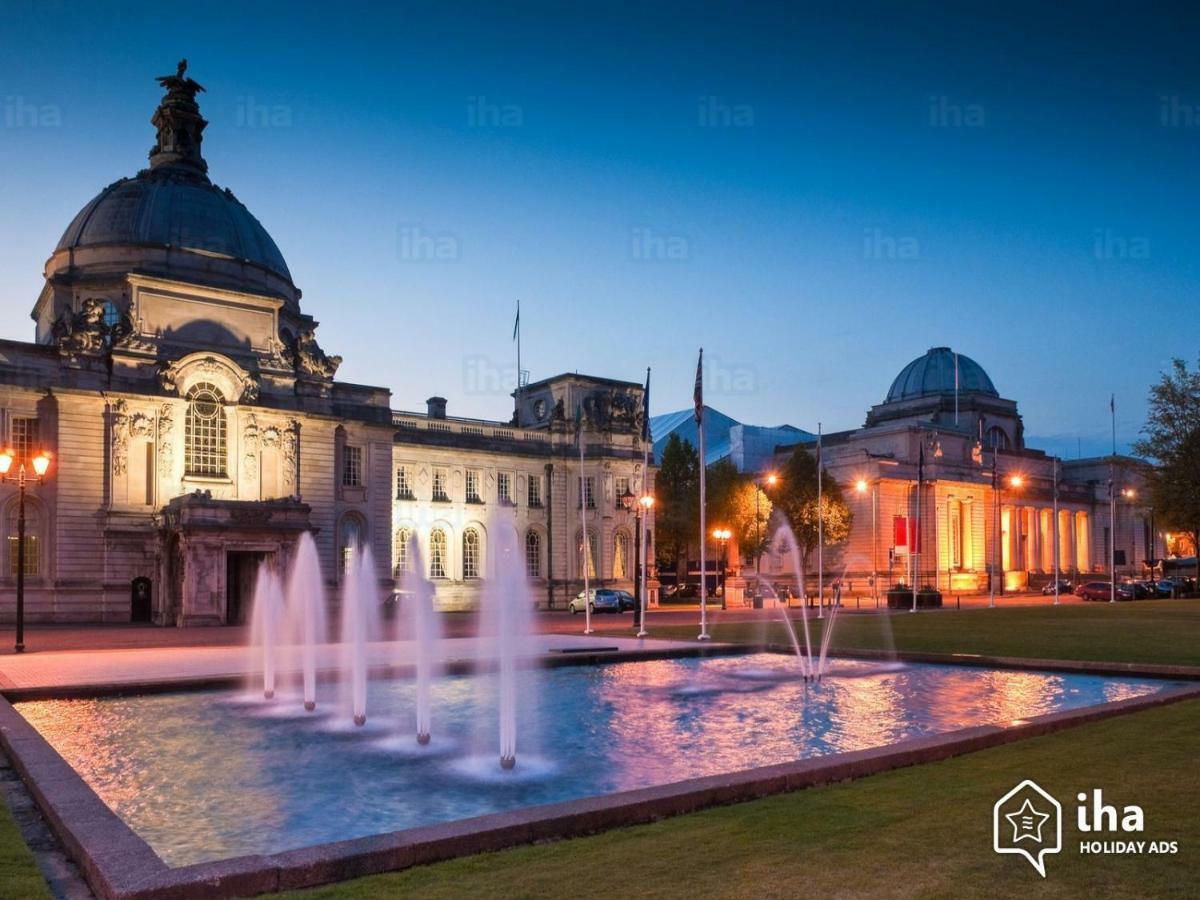 Apartment With Roof Terrace Close To City Centre Cardiff Exterior foto