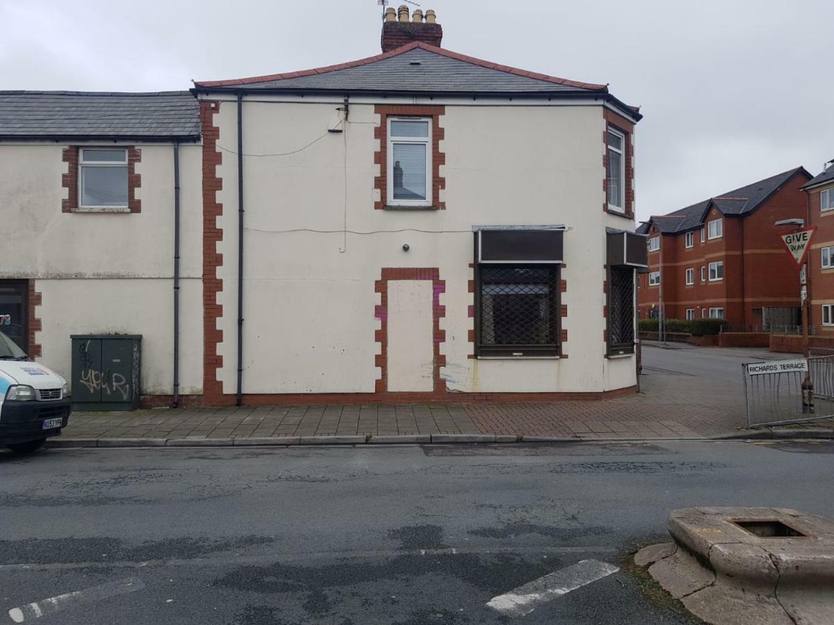 Apartment With Roof Terrace Close To City Centre Cardiff Exterior foto