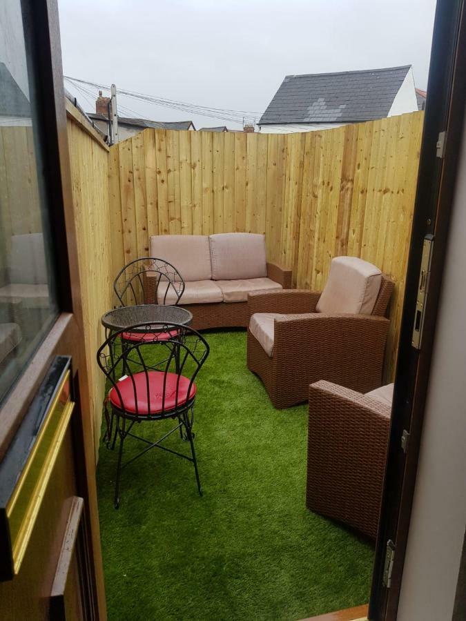 Apartment With Roof Terrace Close To City Centre Cardiff Exterior foto